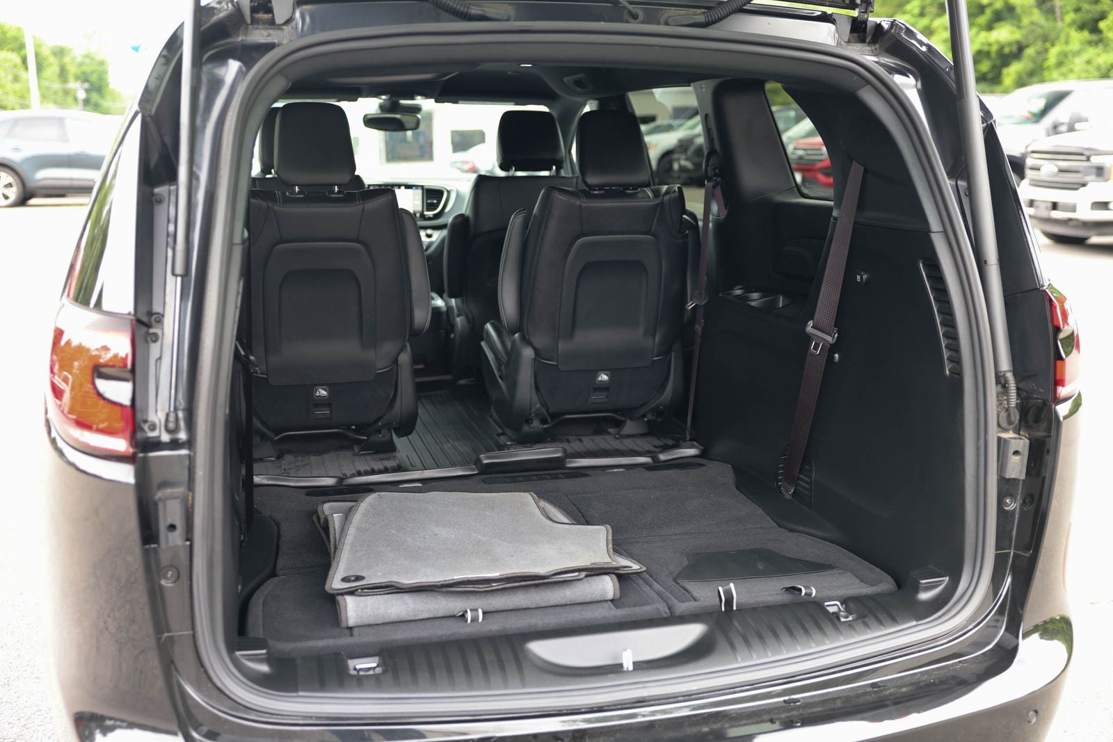 2024 Chrysler Pacifica Hybrid Select S Appearance