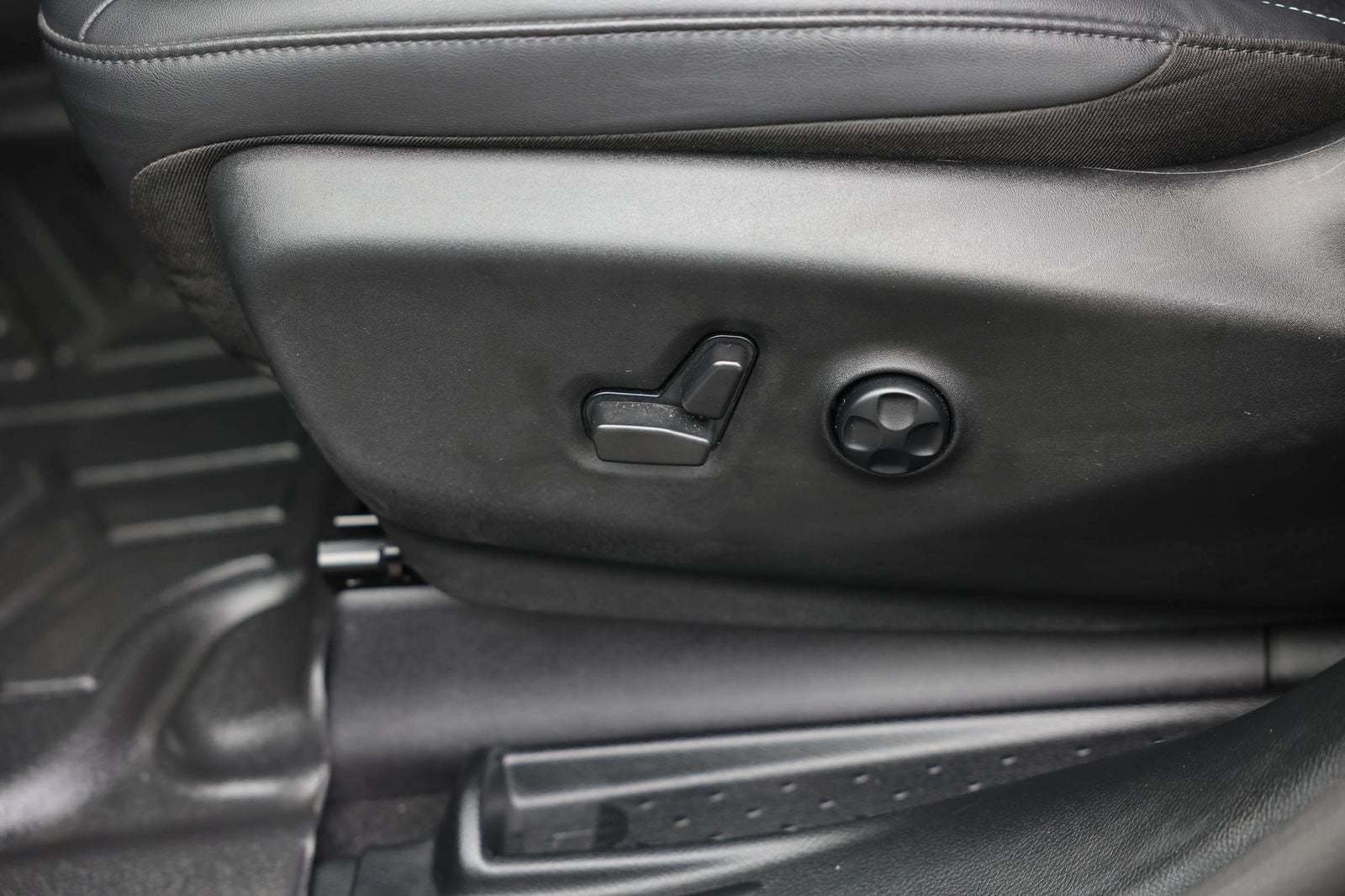 2024 Chrysler Pacifica Hybrid Select S Appearance