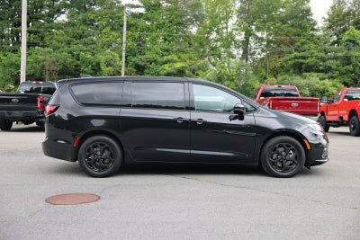 2024 Chrysler Pacifica Hybrid Select S Appearance