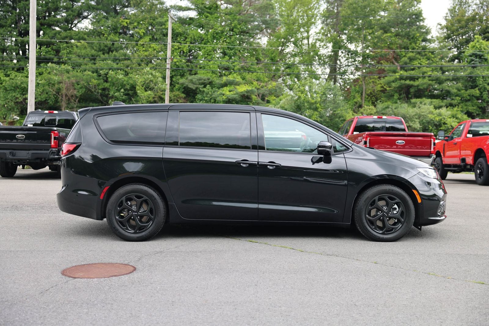 2024 Chrysler Pacifica Hybrid Select S Appearance