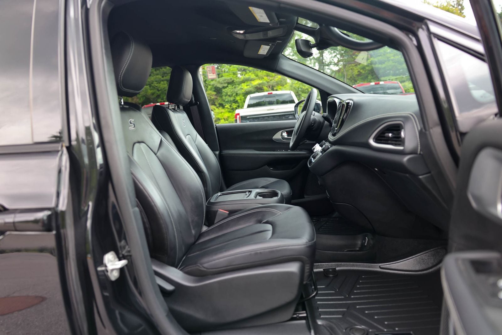 2024 Chrysler Pacifica Hybrid Select S Appearance